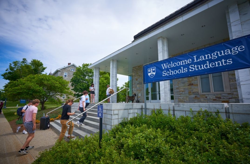 Language Schools students arrive on the first day of the Language Schools.