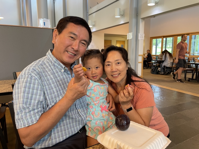 A father and mother with their daughter. 