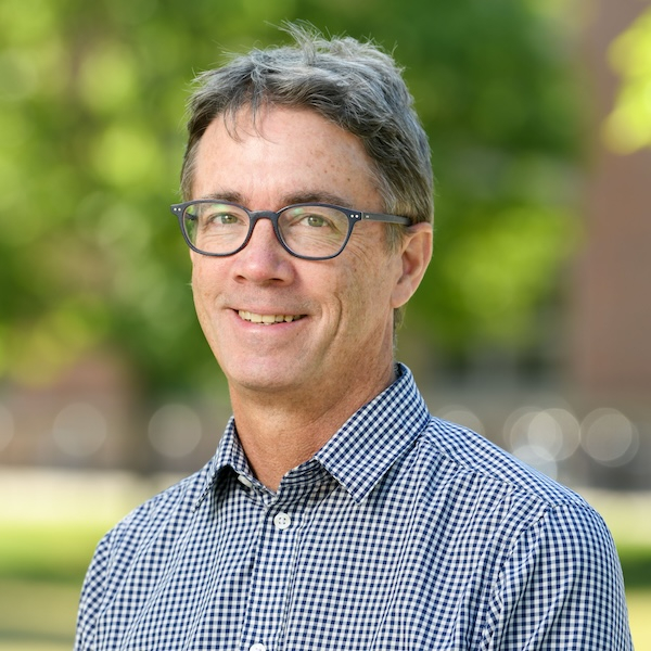 Head shot of Chris Burns