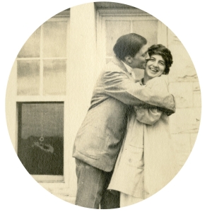 Circular image of two people embracing