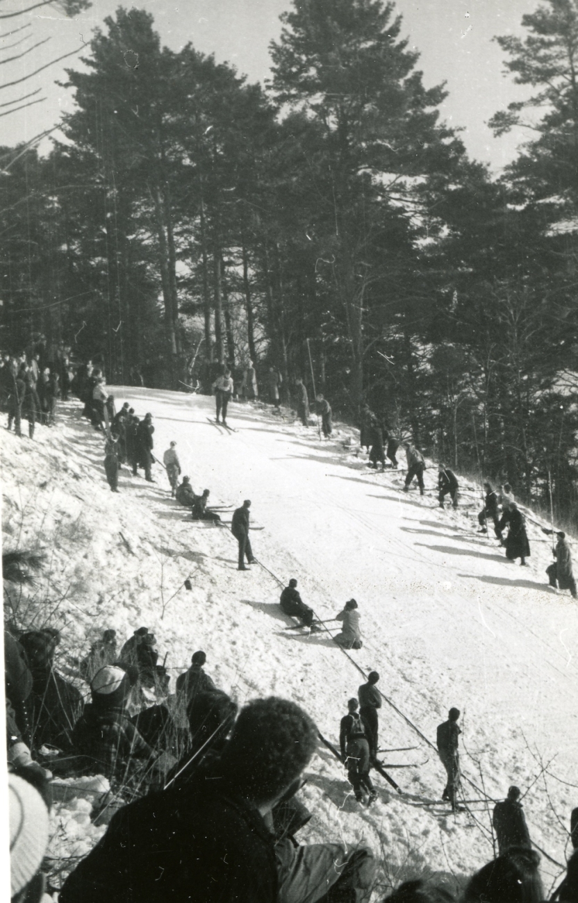 1940 ski jump with crowd on sidelines