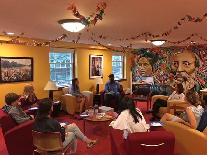 museumworks_2018_007.jpg Will Kasso discusses his work in the Anderson Freeman Resource Center