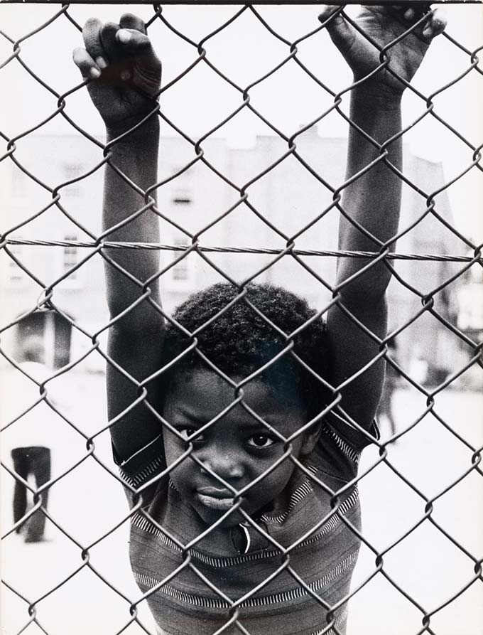 Augusto Cantamessa, Black child hanging on fence