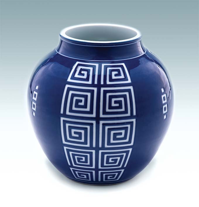 Gyobu Kiyoshi, Vase with Thunder Pattern Design