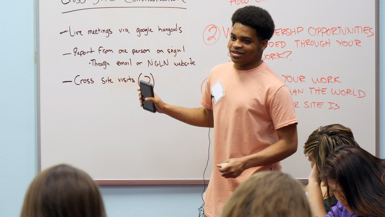 A BLSE student directing a planning discussion