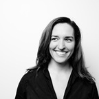 Caroline Santinelli headshot