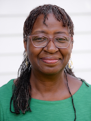 headshot of Beverly Moss