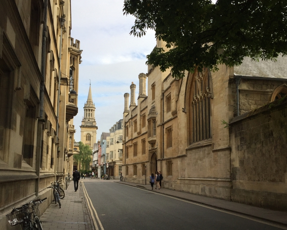 A narrow street and buildings in Oxford