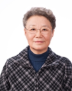 A photo of Ms. Lu Bin.