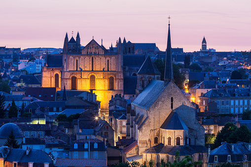 Photo of Poitiers at night