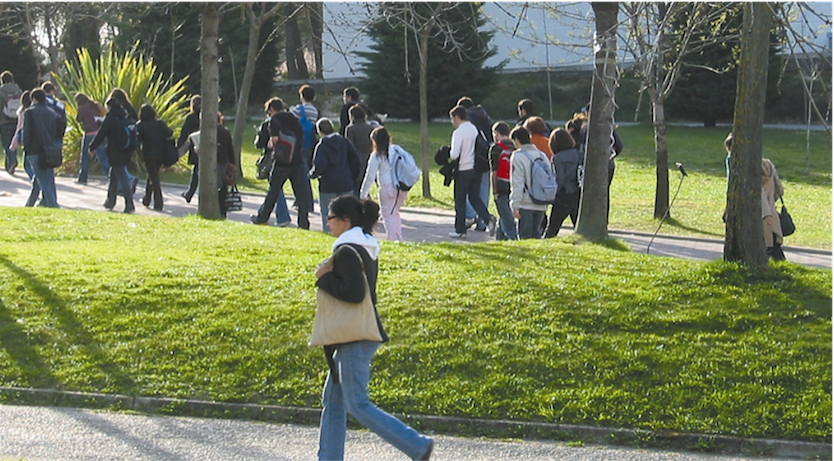 Students between class at the Universidad Autónoma de Madrid.