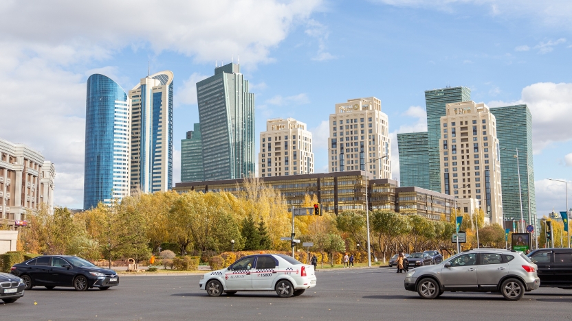 A city skyline with cars in the foreground