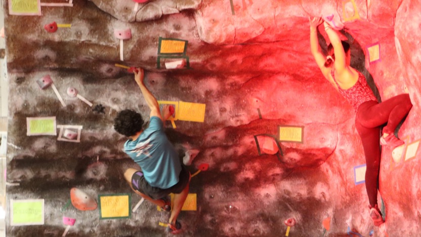 Two climbers climbing on the wall.