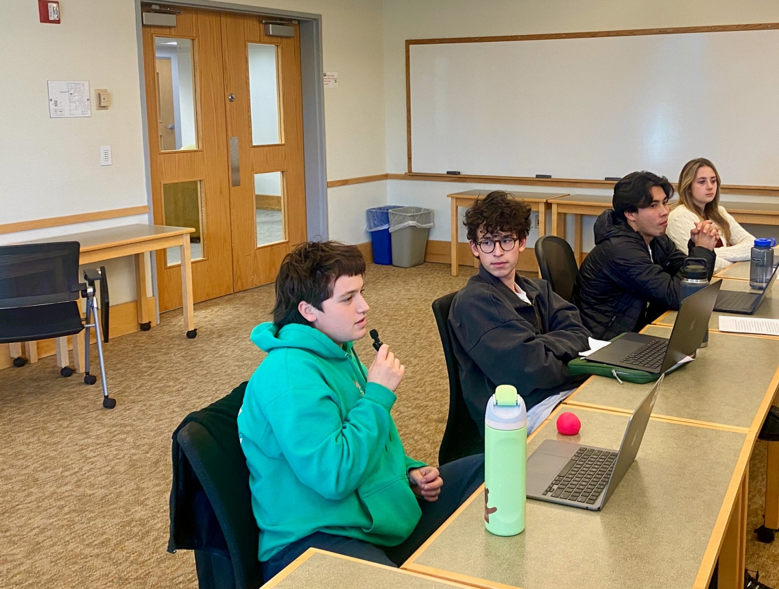 Students asking questions during a conversation with Barbara Ofosu-Somuah in the First-Year "Migrations" Seminar