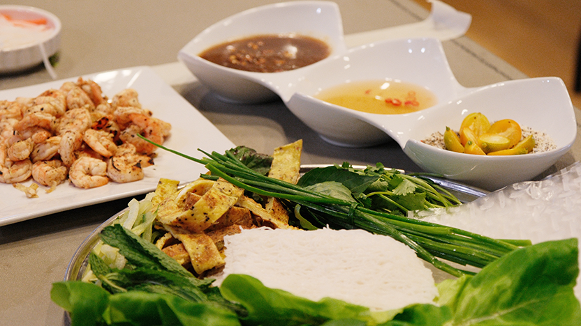 Ingredients for rice paper rolls: shrimp, rice noodles, fried egg strips, vegetables
