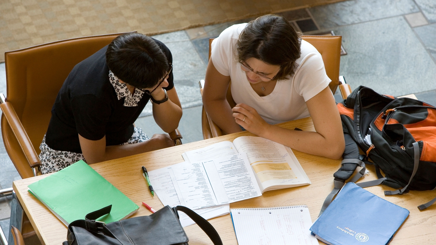 A student works with a CTLR professional on an assignment.