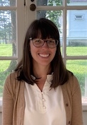 picture of brown haired woman Michelle with bangs and glasses