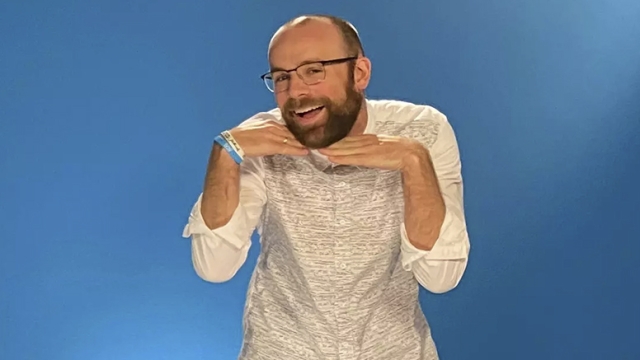 Photo of Jeffrey Paul King ’05.5 on a blue background