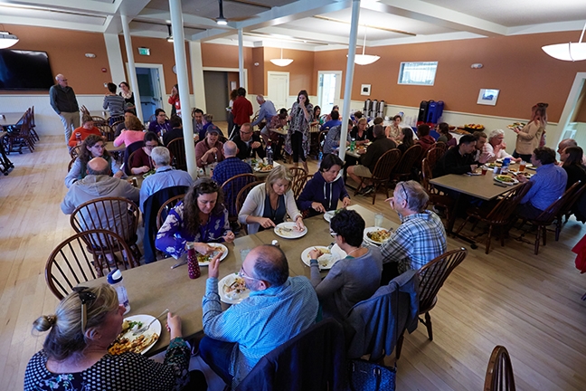 Attendees eating dinner at June Forum at Bread Loaf 