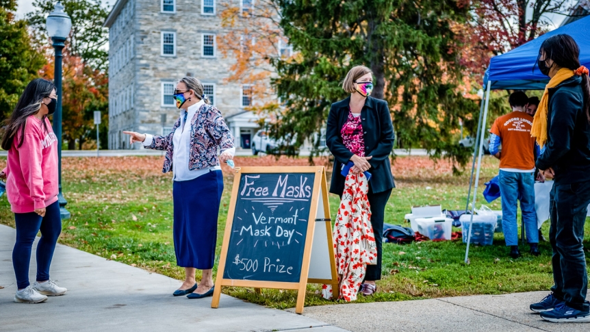 Vermont Mask Day in front of Old Chapel