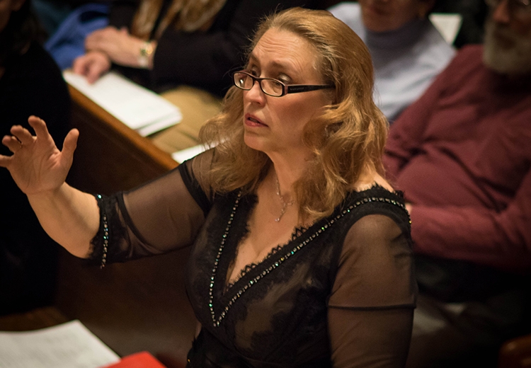 Photo of Gwendolyn Toth conducting musicians