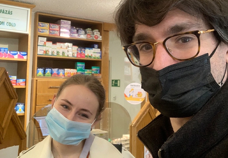 Samuel Finkelman (left) and Liza Rubchynskaia at a pharmacy in Budapest buying medicine for Ukrainian hospitals.