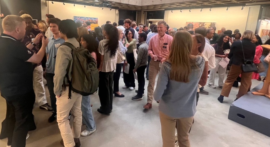 A photo of the group of parents, alumni, and students networking.