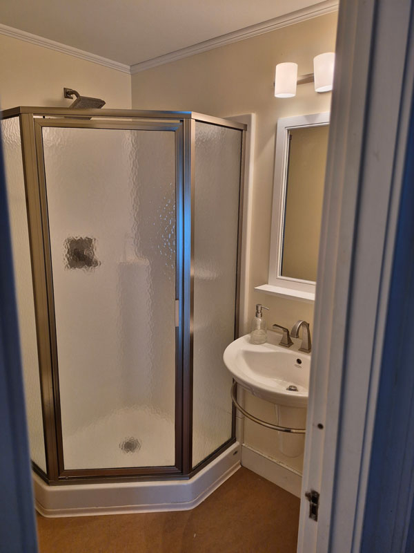 95 Main Street Apt 1 bathroom