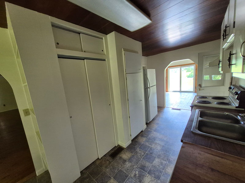 345 Rt 125 Kitchen