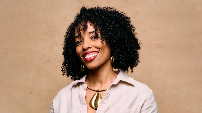 Portrait of Dena Simmons ’05