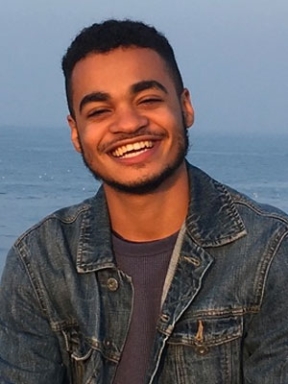 Portrait Photo of Emmanuel Duran