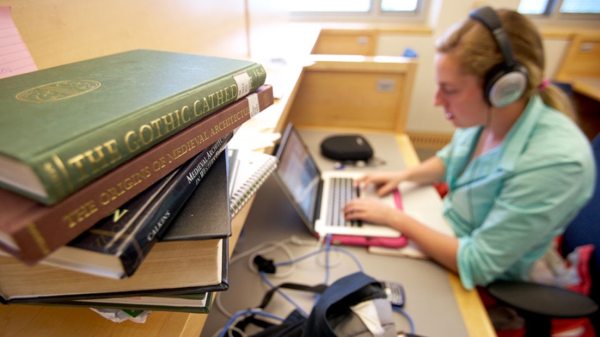 A student uses the CTLR resources to study.