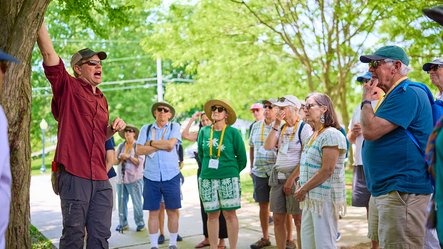 Tim Parsons gives a campus tree tour to alumni at Reunion.