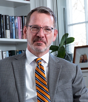 Head shot of Ian Baucom