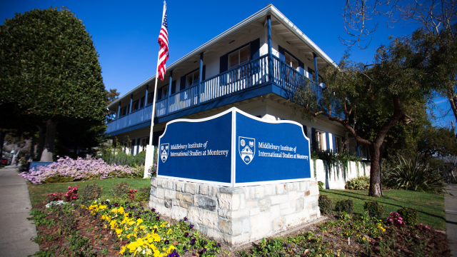 A sign for the Middlebury Institute of International Studies in front of a campus building.
