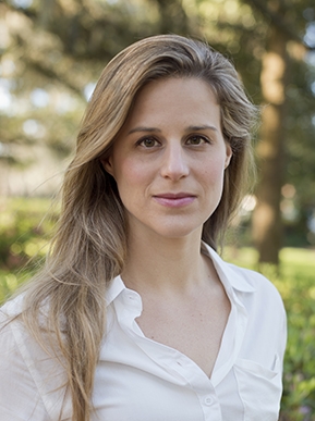 Lauren Groff in front of a green tree